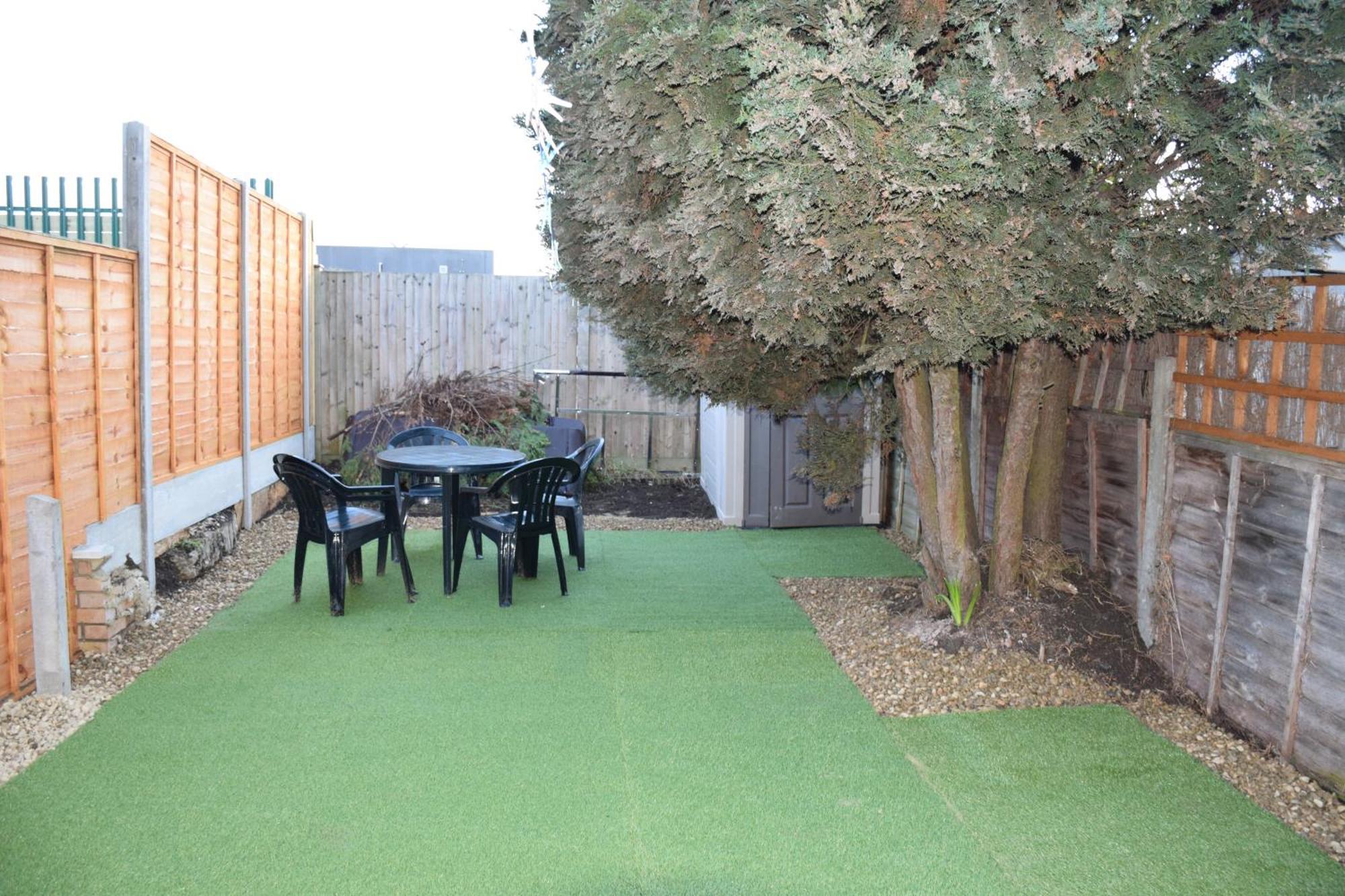 2 Bedroom Apartment, Fortescue Road Londen Buitenkant foto